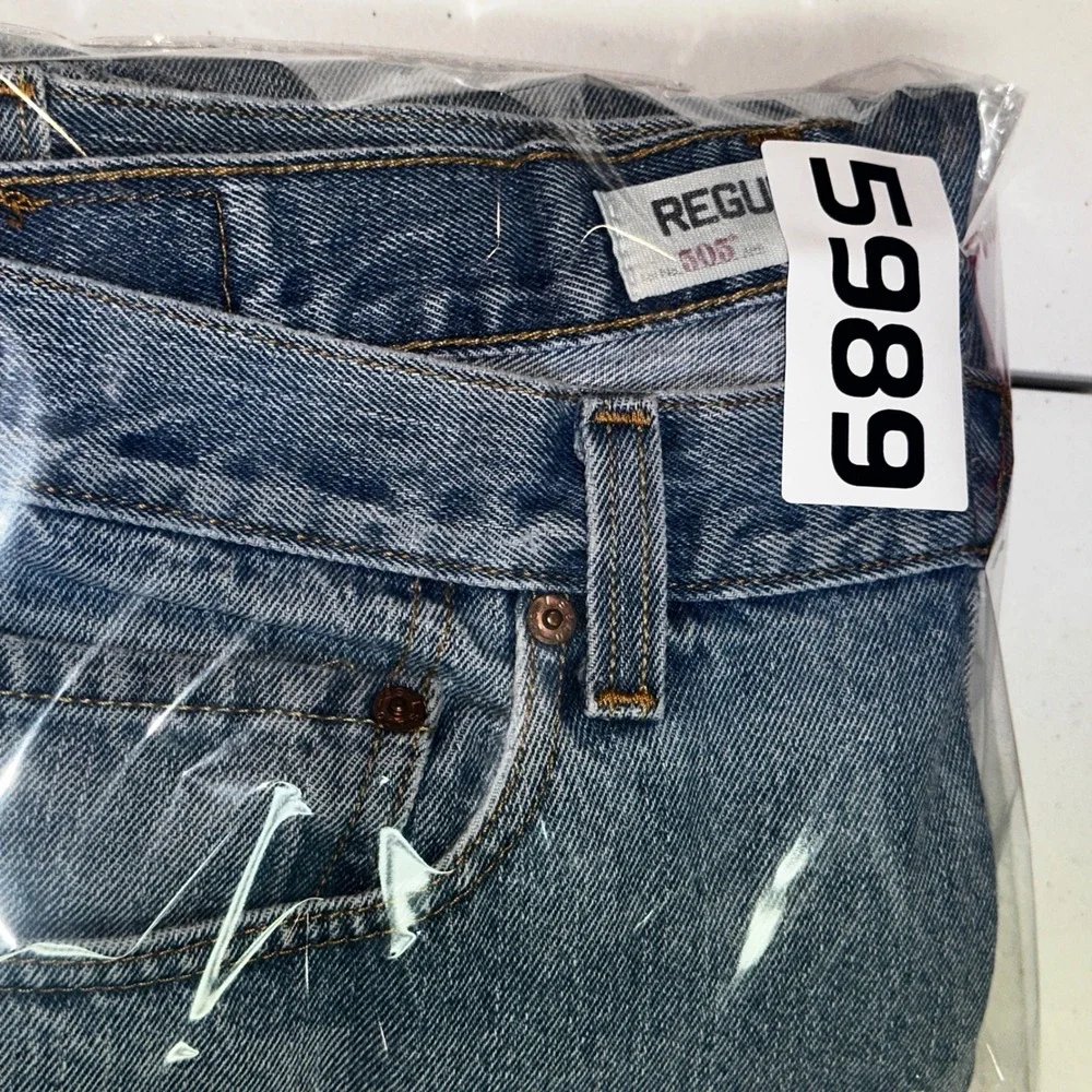 Levis 505 Regular Fit Jeans Mens 34x32 Medium Wash Blue Straight Leg Denim